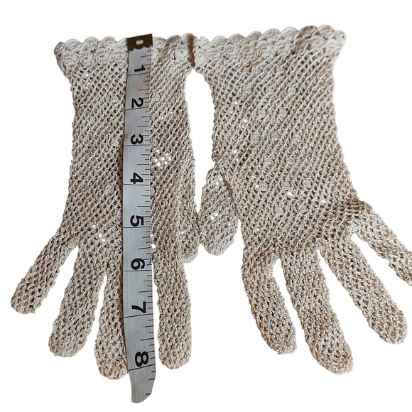 Vintage Ivory Cream Victorian Crochet Lacey Mesh Wrist Length Feminine Gloves - Picture 14 of 16